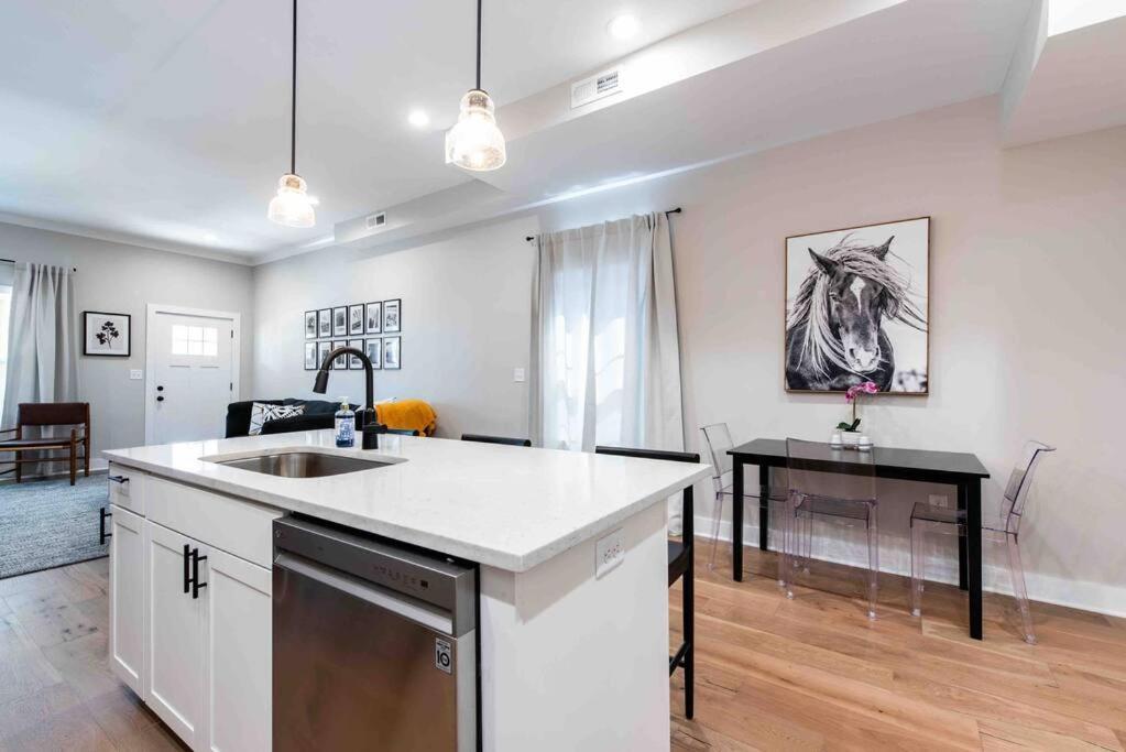 Newly Renovated 3 Bedroom Shelby Park Home **Free Parking** Louisville Exterior foto